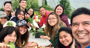 Kapiʻolani CC students, staff, and faculty in Ireland